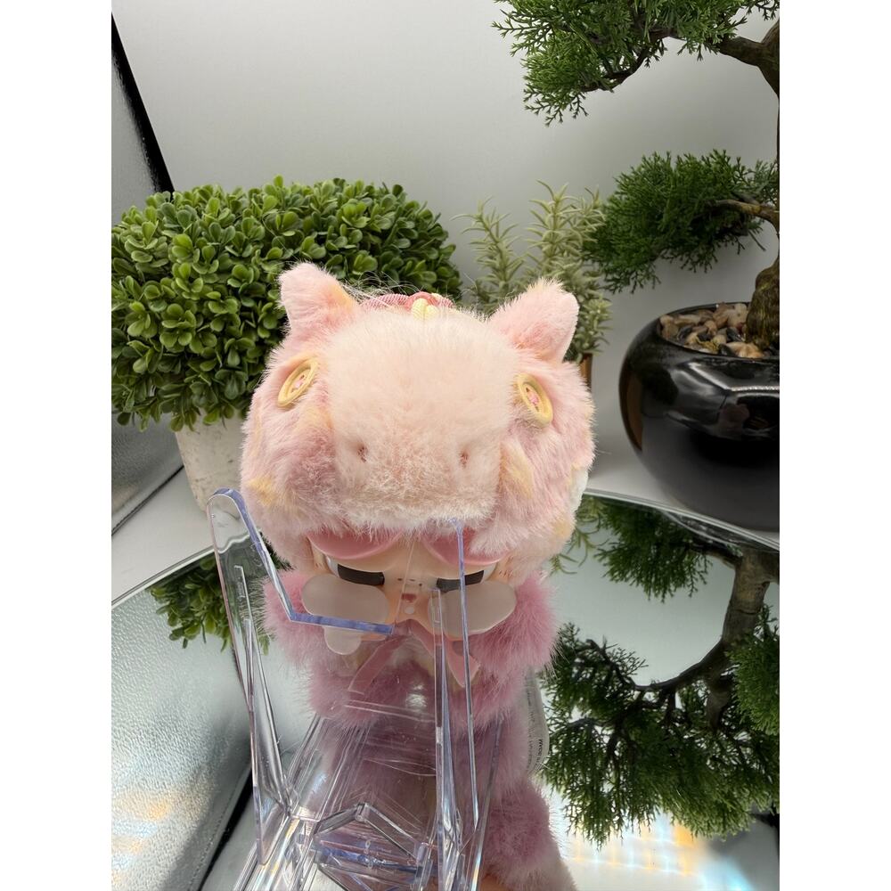 POP MART Confirmed Crybaby plush pendant from the "Have a Good Run" Sweet Love - Picture 4 of 5